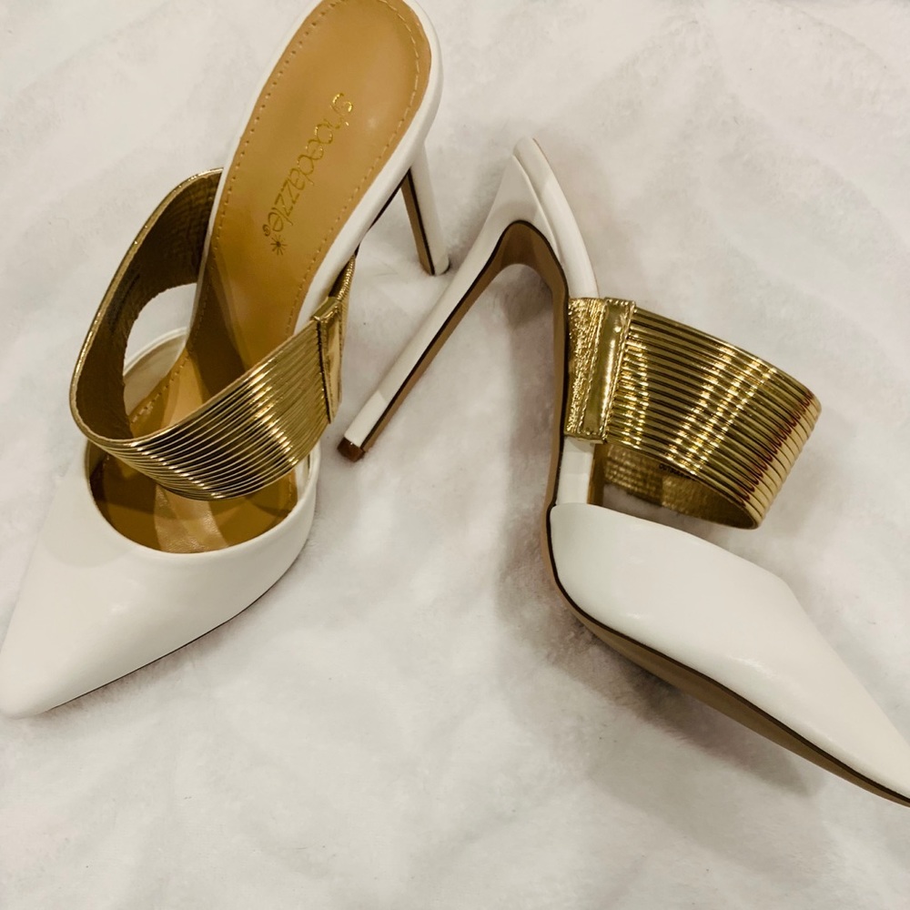 Kiara pumps white